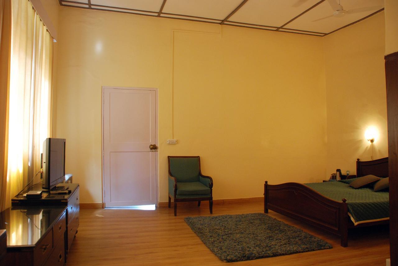 Alasia Hotel Kasauli Extérieur photo